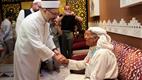 Diyanet İşleri Başkanı Erbaş, en küçük ve en yaşlı hacı adaylarıyla buluştu