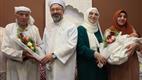 Diyanet İşleri Başkanı Erbaş, en küçük ve en yaşlı hacı adaylarıyla buluştu