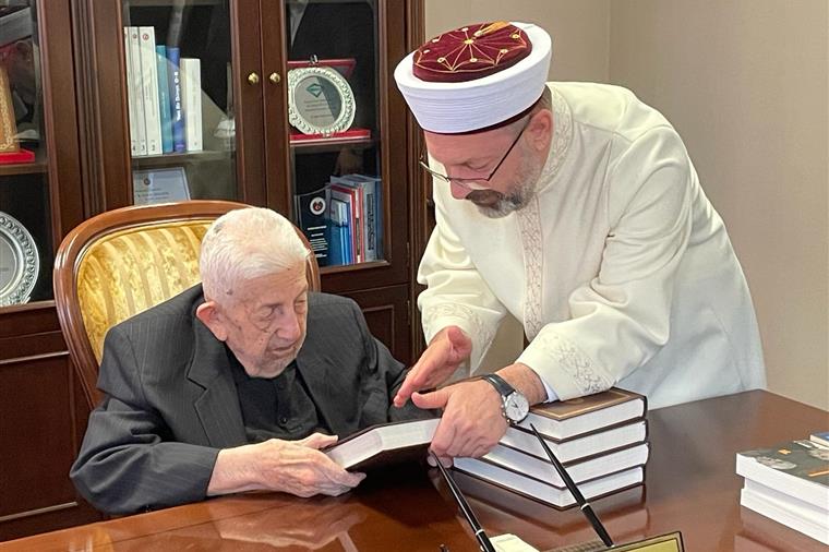 Diyanet İşleri Başkanı Erbaş’tan Recai Kutan için taziye mesajı