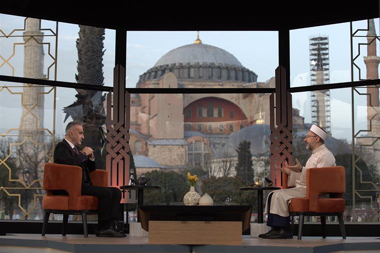 Diyanet İşleri Başkanı Erbaş, TRT 1’de “Ramazan Sevinci” programına katıldı