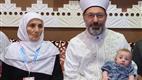 Diyanet İşleri Başkanı Erbaş, en küçük ve en yaşlı hacı adaylarıyla buluştu