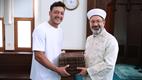 Diyanet İşleri Başkanı Erbaş, eski futbolcu Mesut Özil ile bir araya geldi