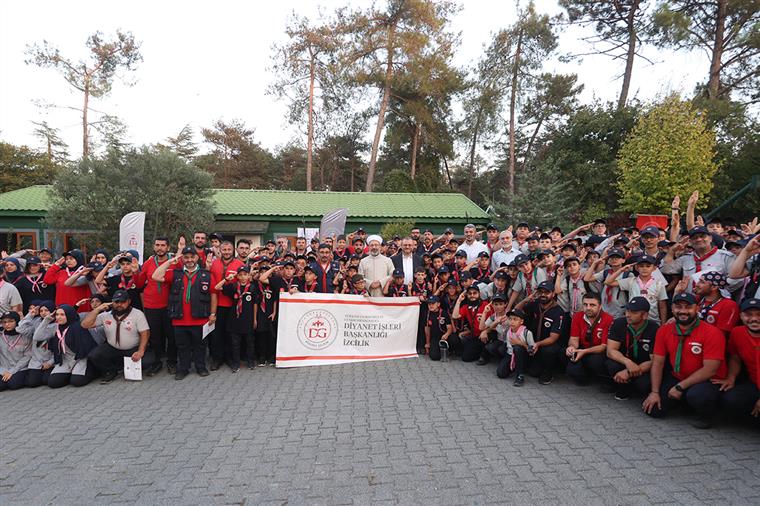 Diyanet İşleri Başkanı Erbaş, İstanbul’da Diyanet İzcilik Bölge Kampı’nı ziyaret etti