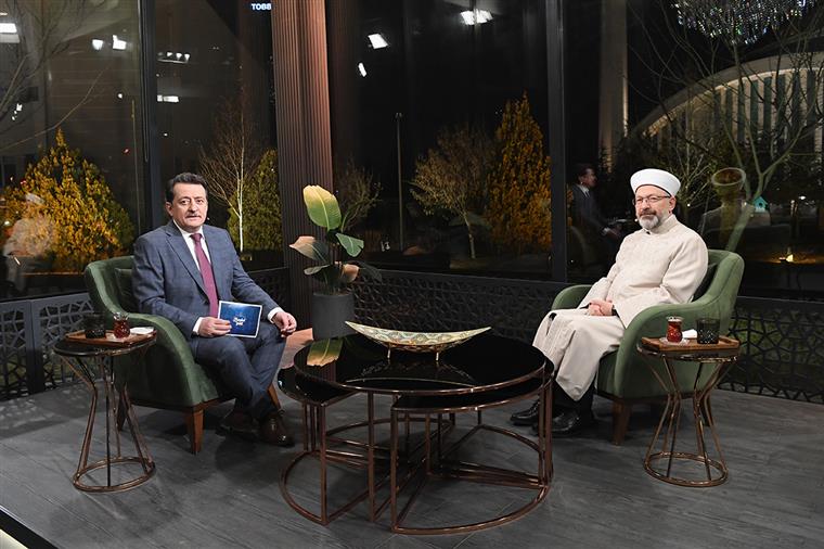 Diyanet İşleri Başkanı Erbaş, ilk sahurda Diyanet TV’nin konuğu oldu