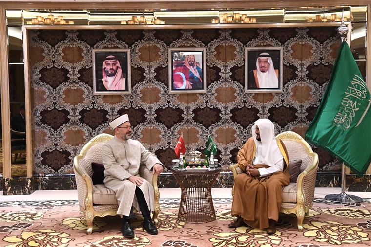 Diyanet İşleri Başkanı Erbaş, Suudi Arabistan İslam İşleri, Davet ve İrşad Bakanı Abdülaziz ile görüştü