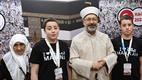 Diyanet İşleri Başkanı Erbaş, en genç ve en yaşlı hacı adaylarıyla buluştu