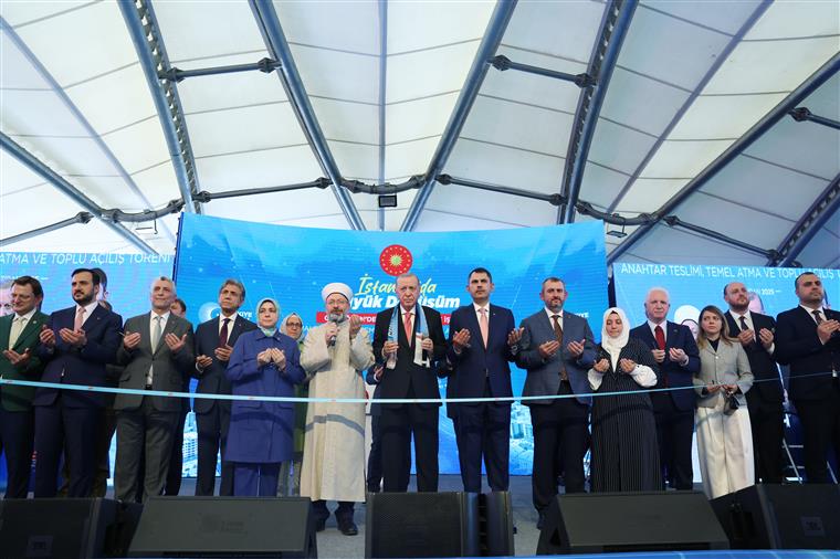 Cumhurbaşkanı Erdoğan: “35 bin 655 metrekare alanı kapsayan millet bahçemiz göz dolduruyor”