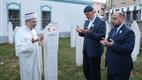 Diyanet İşleri Başkanı Erbaş, Bosna Hersek'te şehit öğrencisinin kabrini ziyaret etti