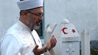Diyanet İşleri Başkanı Erbaş, Bosna Hersek'te şehit öğrencisinin kabrini ziyaret etti